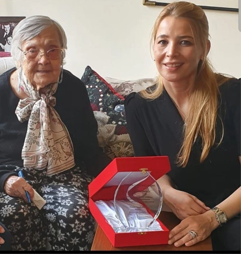 TÜGİAD’dan Muazzez İlmiye Çığ’a yüz yılın Cumhuriyet kadını ödülü
