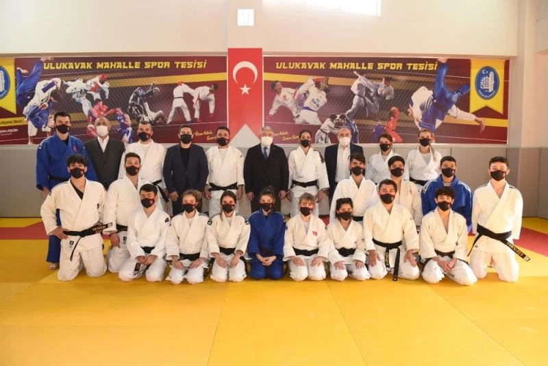Çorum Belediye Başkanı Aşgın, judoculara dan kuşaklarını verdi
