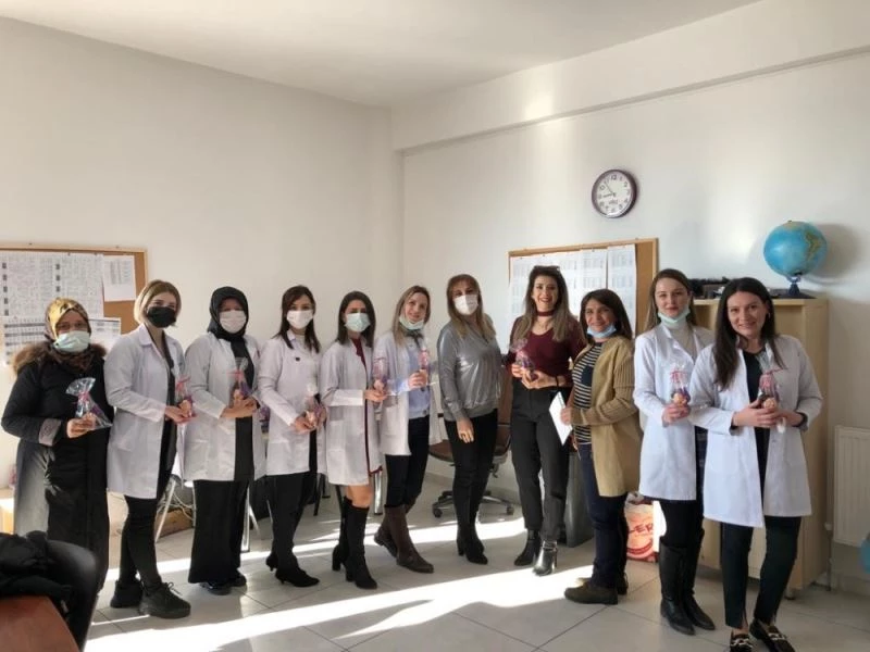 Düzce Özel Uğur Okullarından örnek 8 Mart kutlaması
