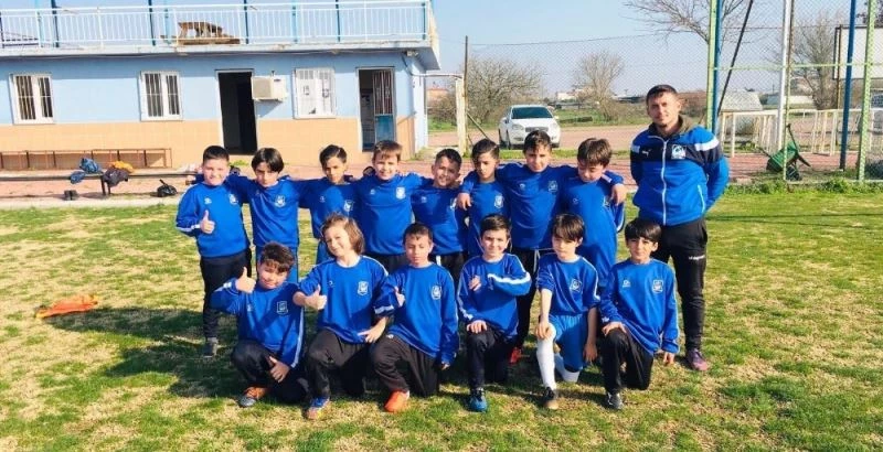 Yunusemre futbol altyapıda çalışmalar devam ediyor
