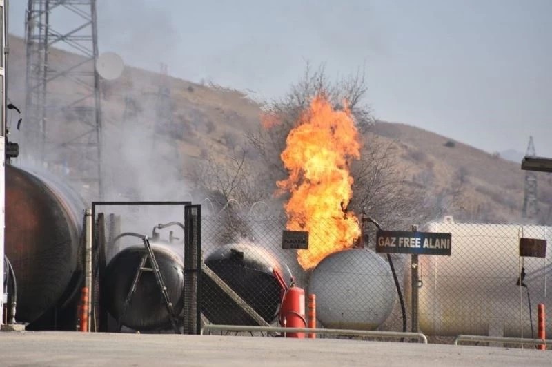 Kırıkkale’de dökme gaz tankı alevlere teslim oldu, panik yaşandı
