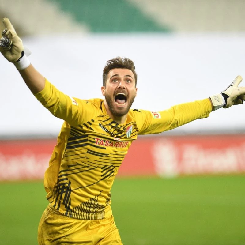 Bursaspor’un genç kalecisi Ataberk Dadakdeniz PFDK’ya sevk edildi
