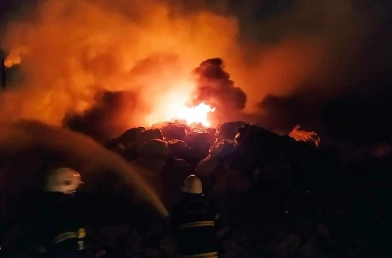 Hurdalıkta çıkan yangını itfaiye söndürdü
