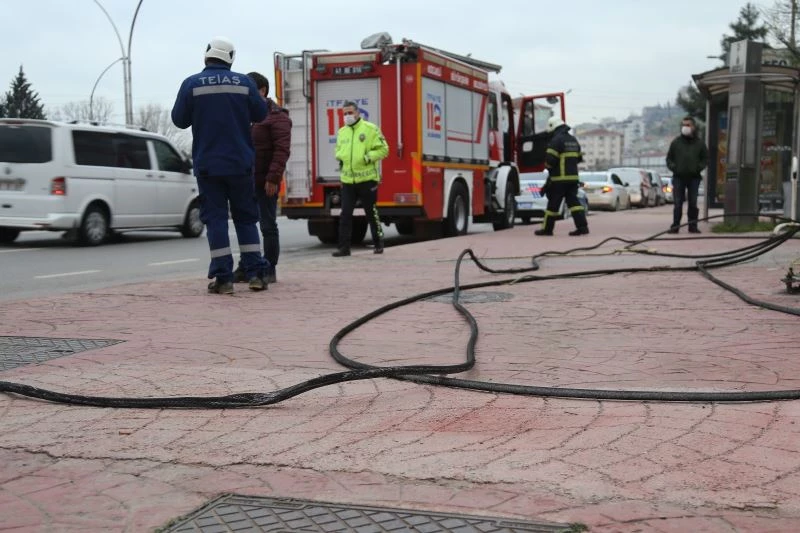 Yüksek gerilim hattı kopunca sanayi kentinin merkezi elektriksiz kaldı
