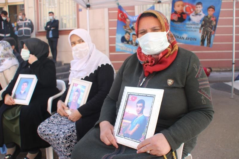 Evlat nöbetindeki anneden dağa kaçırılan oğluna çağrı: 