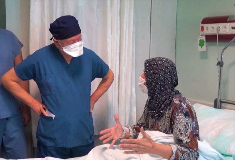 Hamile olduğunu zanneden kadının karnından 8 kiloluk kitle çıktı
