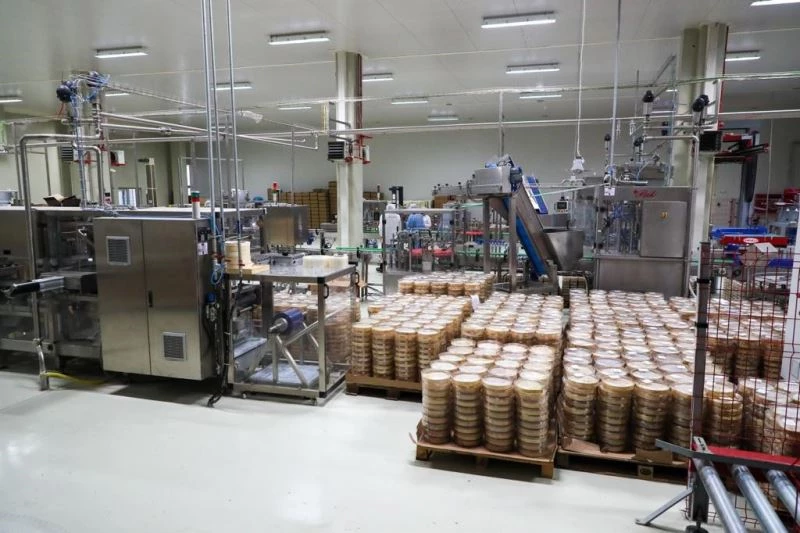 Bu tesiste paketlenen ballar İngiltere’ye ihraç ediliyor
