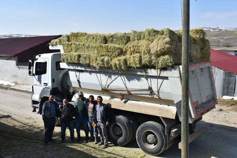 Bayburtlu çiftçilerden Yusufeli’ne yardım eli
