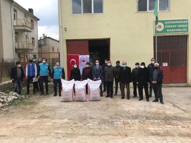 Çayır ve mera ıslah projesi kapsamında yulaf tohumu dağıtıldı
