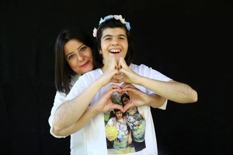 Yaşamlarını otizmli çocuklarına adayan fedakar anneler