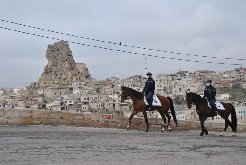 Kapadokya’da atlı jandarma ekipleri devriyeye başladı
