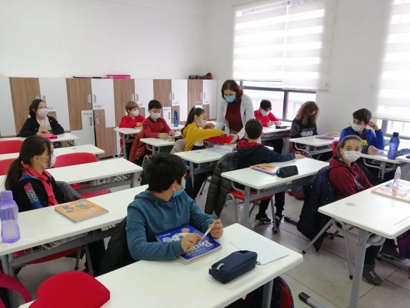 Öğretmenden Türkçe’yi sevdirmek için örnek hareket
