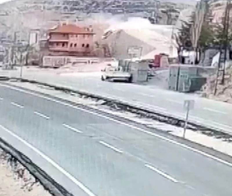 Hemşirenin otomobiliyle 30 metreden bahçeye uçma anı görüntüye yansıdı
