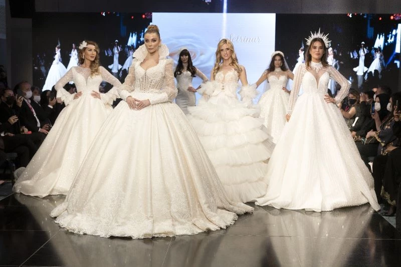 ‘5’inci Gelin Damat Fashion’ defilesi pandemi tedbirleriyle gerçekleşti
