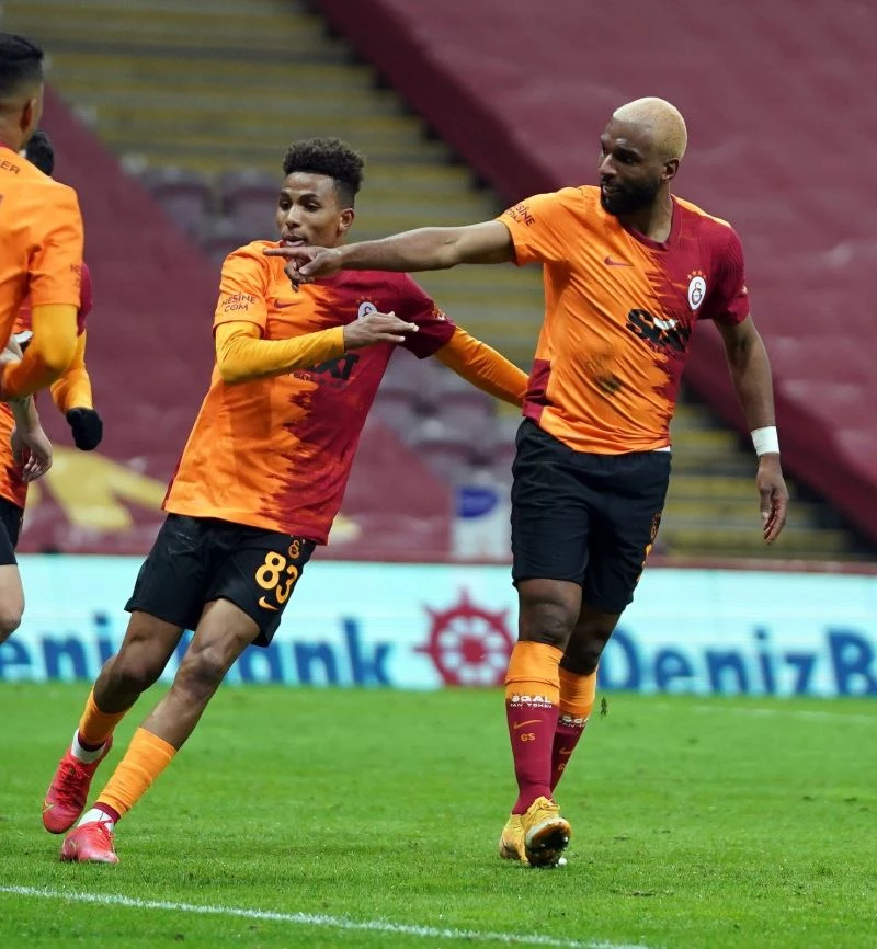 Ryan Babel 4. golünü kaydetti