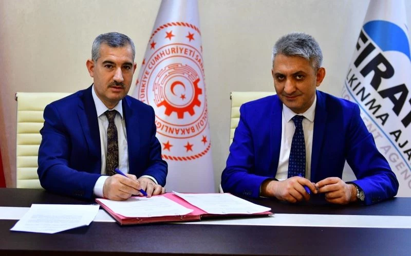 Dalbastı kirazının coğrafi işaret tescil belgesi Yeşilyurt Belediyesi’ne devir edildi
