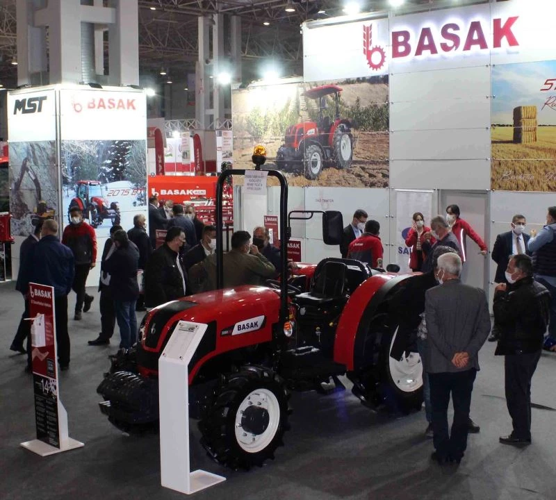 Başak Traktör ve MST İş Makineleri GAP Tarım Fuarı’nda
