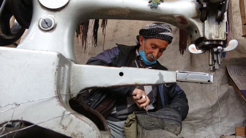 Ayakkabı tamircisi Abdurrahman amca, yer konusunda yardım istedi
