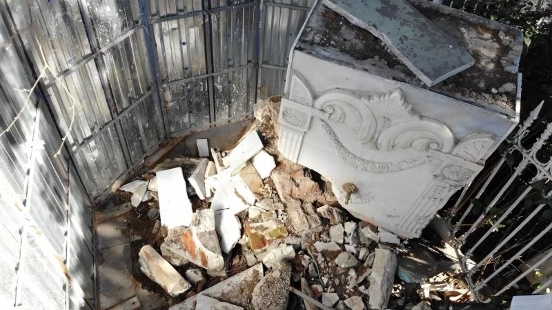 (Özel) Kadıköy’de bir gecede yok olan tarihi çeşme, aylardır restore edilmeyi bekliyor
