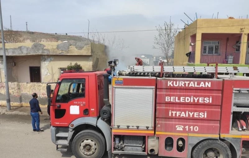 Siirt’te evin odunluğunda çıkan yangın korkuttu
