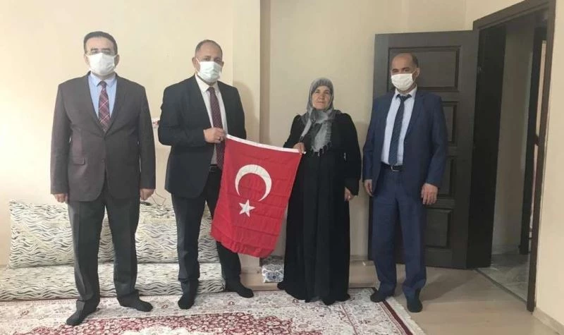 Kurum müdürlerinden şehit ailesine ziyaret
