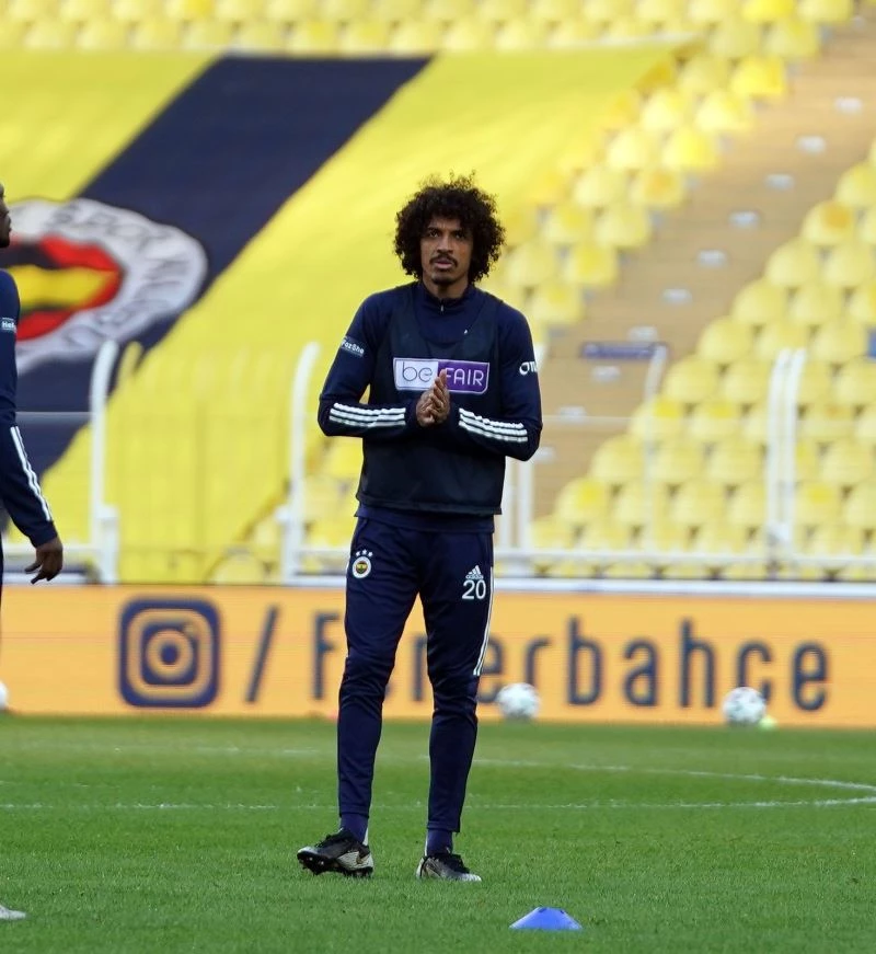 Gustavo ilk kez yedek
