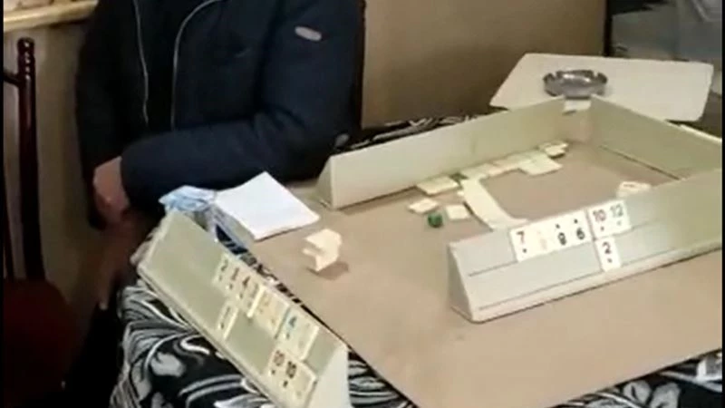 Kahvehanede okey ve iskambil oynayan 19 kişiye 118 bin lira caza
