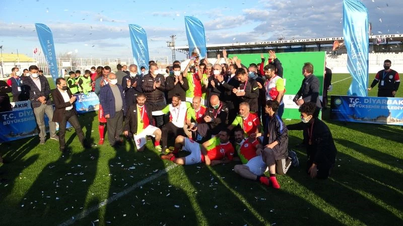 Diyarbakır Büyükşehir Belediyesi Masterler Bahar Ligi kupa töreni düzenlendi
