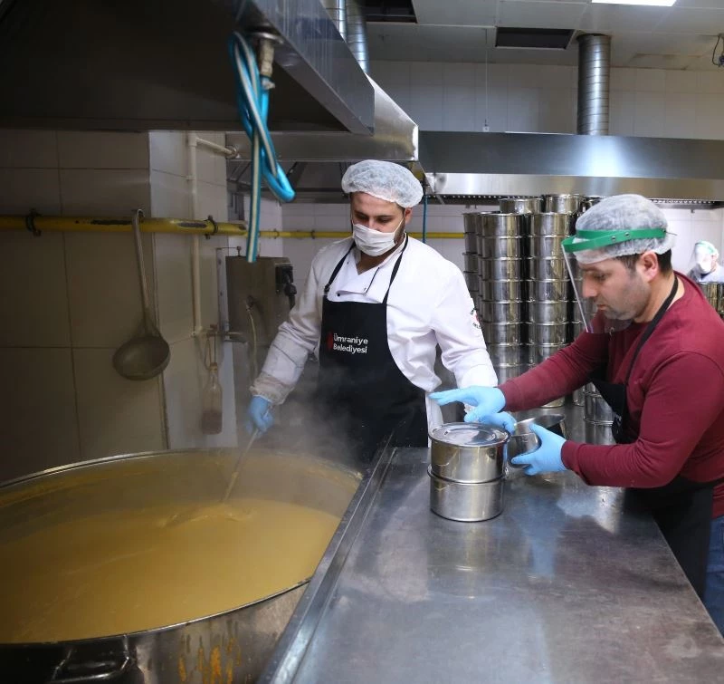 Özlenen iftar çadırları Ümraniye’de evlere taşınıyor
