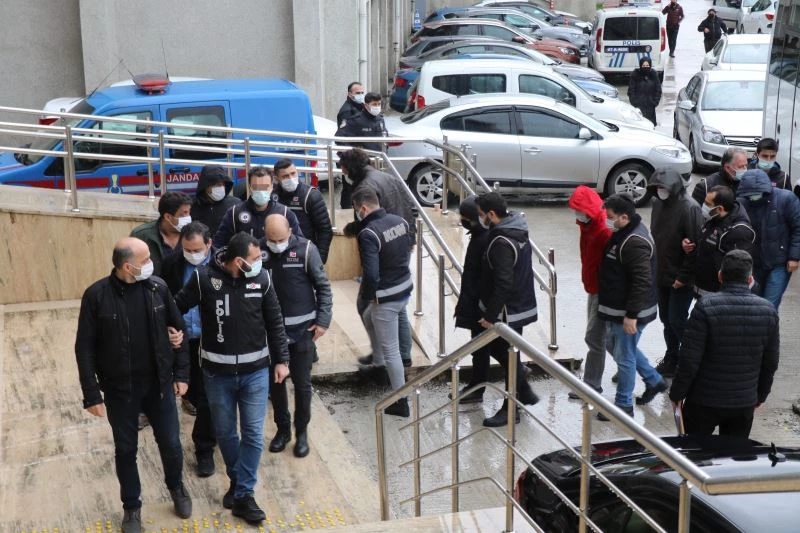 FETÖ’nün yeniden yapılanmaya çalışan üyelerine operasyon: 15 gözaltı
