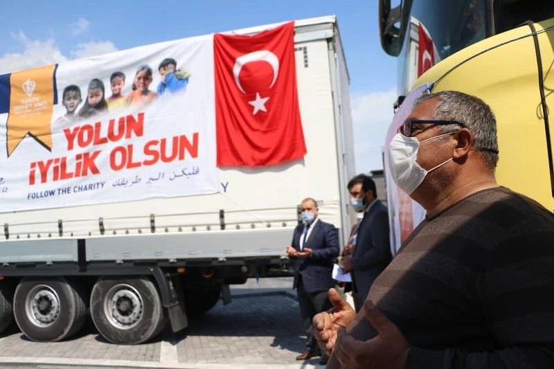 Mersin’den İdlib ve Azez’e 11 yardım tırı dualarla yola çıktı
