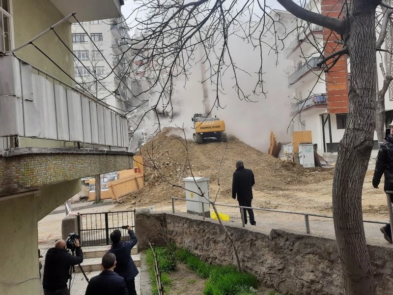 Açelya Apartmanı’nın yıkımında sona gelindi
