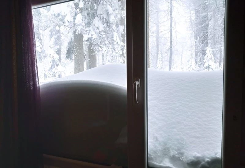 Nisan karı şaşırttı, kar kalınlığı 120 santimetreyi buldu
