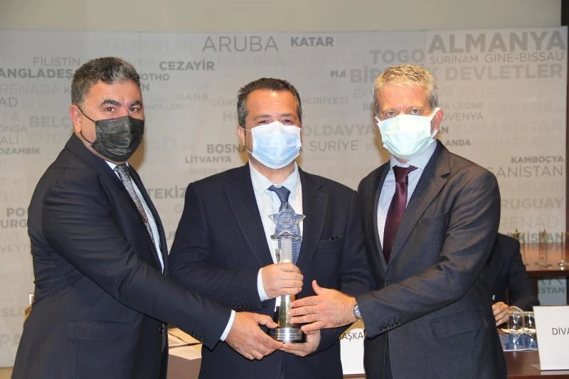 Hazırgiyim ve konfeksiyon sektöründe ihracatın yıldızları ödüllerine kavuştu
