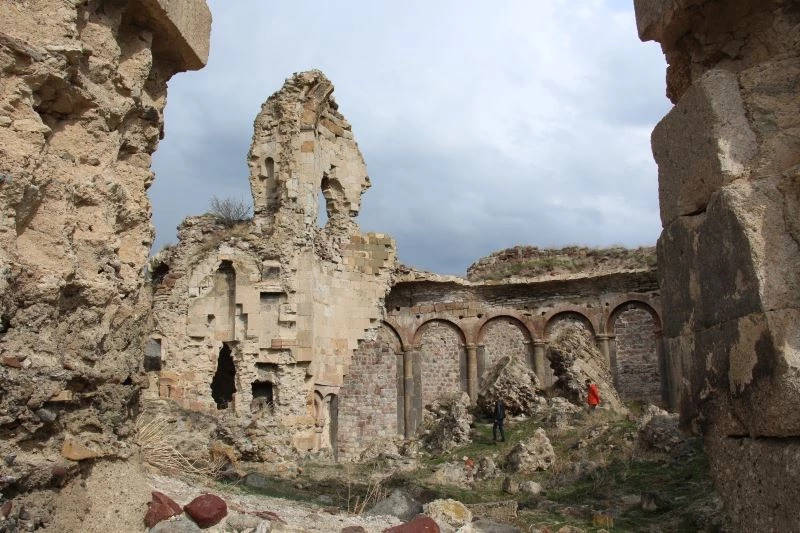 Bana Katedrali ilgi bekliyor
