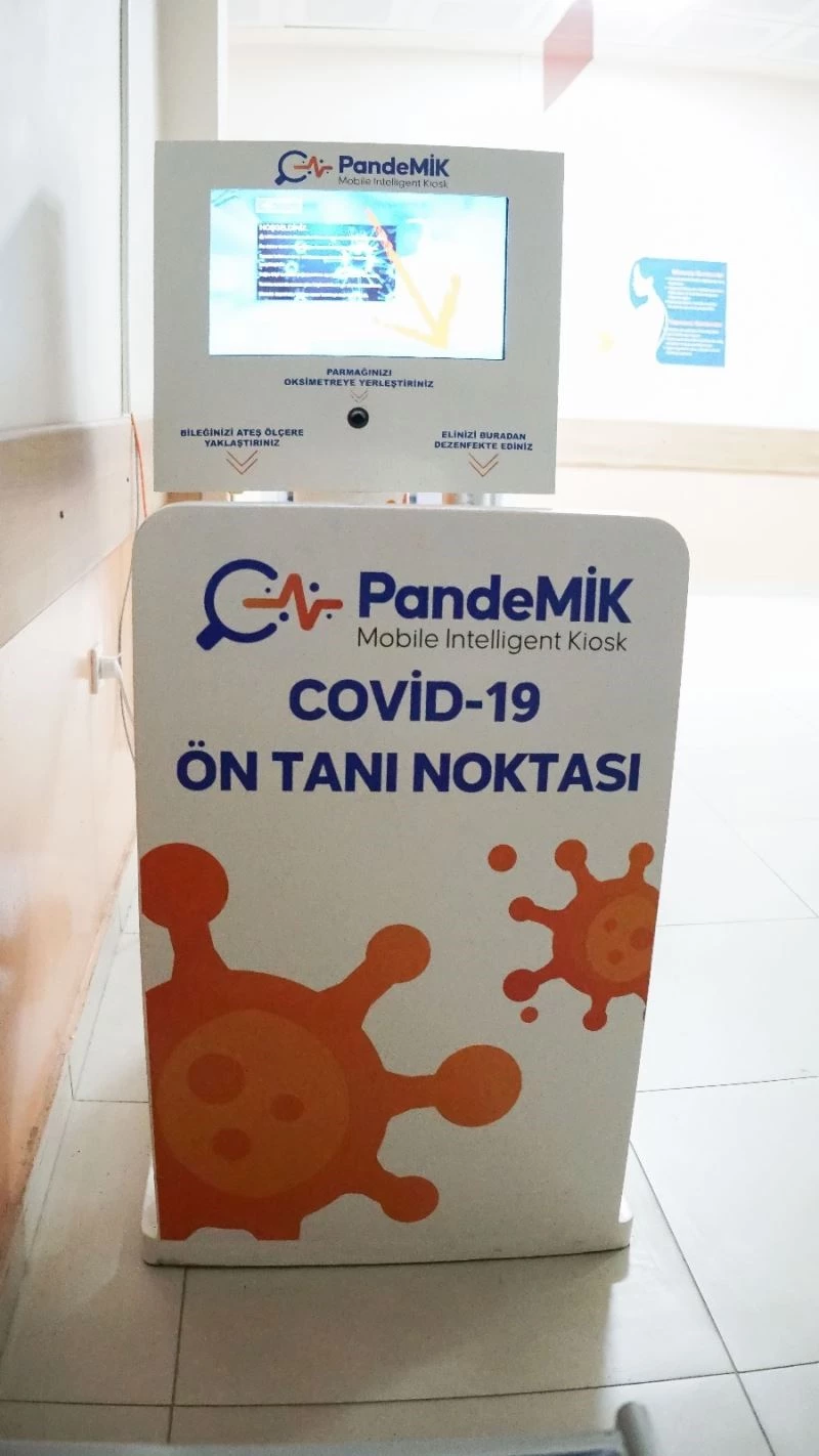 Triajı yapan cihaz, hastayı cep telefonuna gönderdiği SMS ile polikliniğe yönlendiriyor
