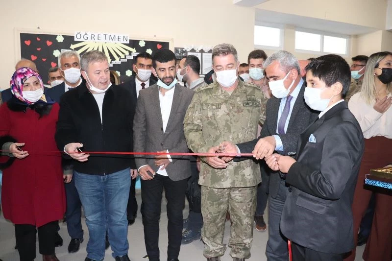 Şehitlerin isimleri okul kütüphanelerinde yaşatılıyor
