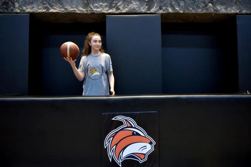 Kalbinin doğuştan delik olduğunu 17 yaşında öğrenen genç basketbolcunun A takım sevinci