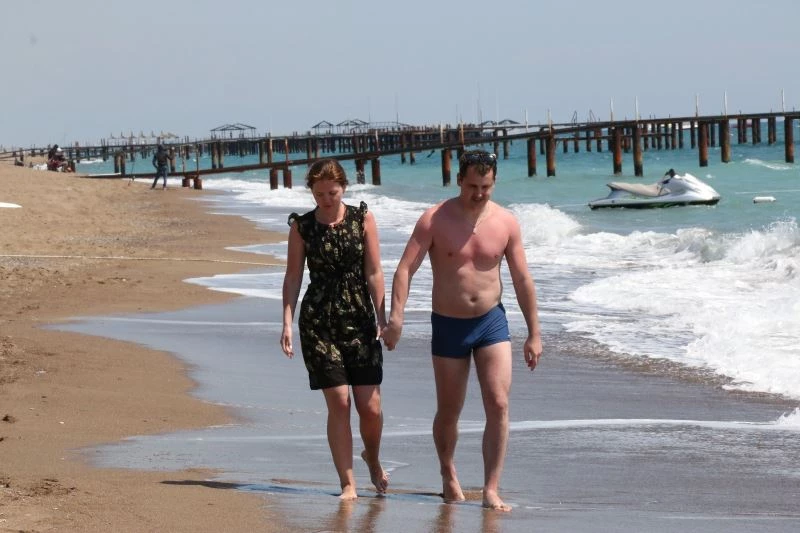 (ÖZEL) Rus tatilciler alınan seyahat kısıtlamasına tepkili
