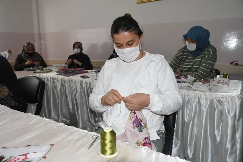 İğne oyası yaparak kanseri yendi
