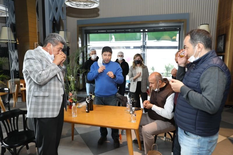 Gaziantepli zeytinciler Edremit’te incelemelerde bulundu
