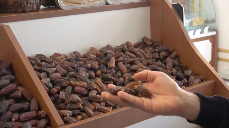İftarın olmazsa olmazı hurma, tezgahları süslüyor
