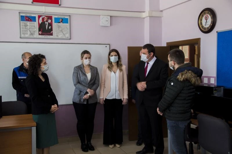 İGÜ köy okullarına teknoloji sınıfı kurdu
