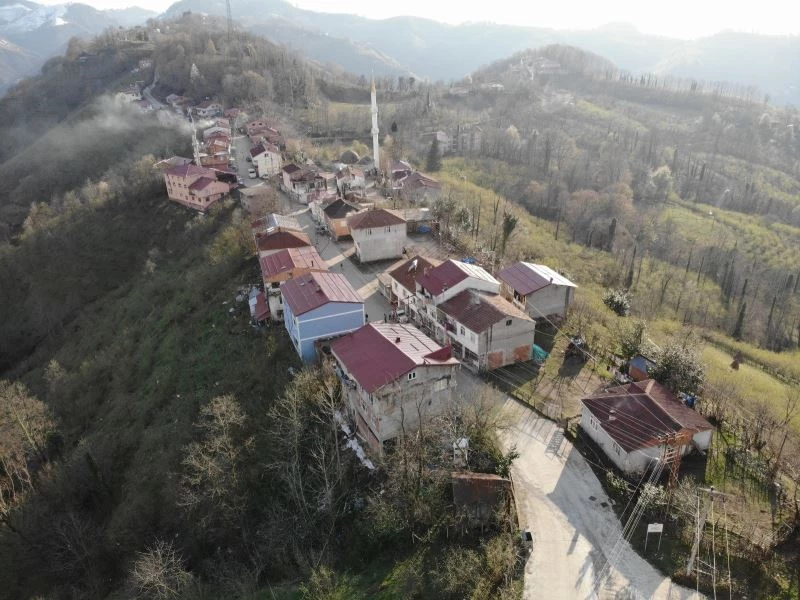Karadeniz fıkrası gibi mahalle: Komşular 2 dakika farkla iftar açıyor
