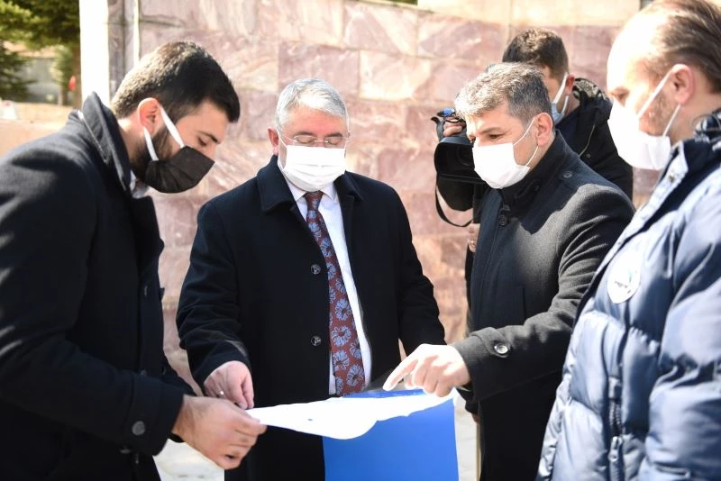 Başkan Aşgın, şehitlikteki çalışmalarını inceledi
