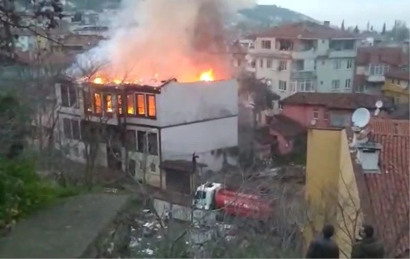 Bursa’da tarihi konaklar bir bir yanıyor
