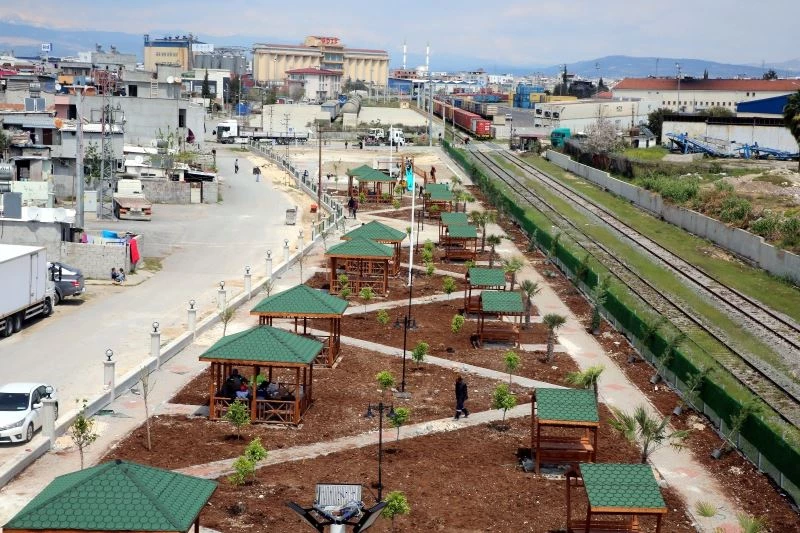 Özgürlük Mahallesinde 9,5 dönümlük parkın çalışmaları son hız sürüyor
