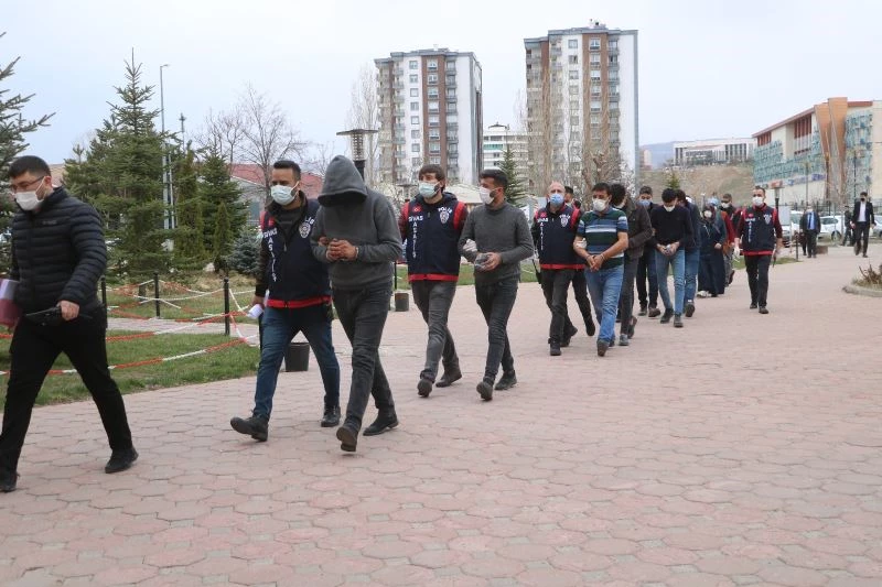 Hastanede terör estirdiler, savunmaları şoke etti
