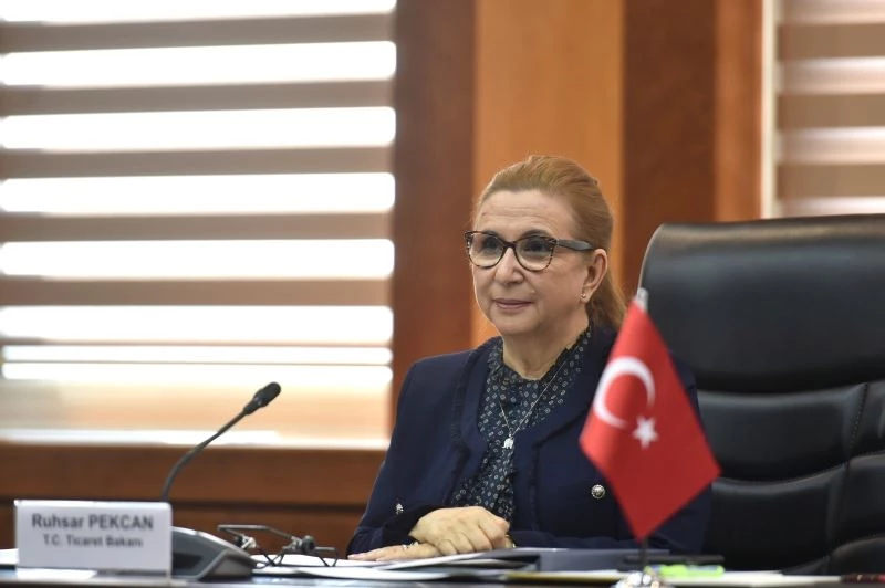 Bakan Pekcan, KKTC Maliye Bakanı Oğuz ile bir araya geldi
