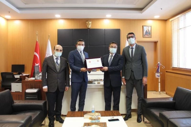 Başsavcı Dönmez’den savcılara plaket
